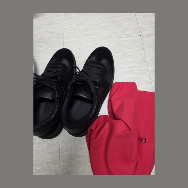 페레가모 시그니처 로우 스니커즈 021572