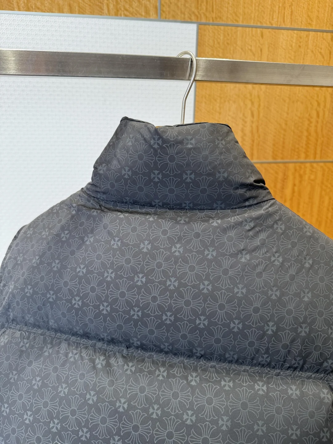 크롬하츠 모노그램 플러스 자카드 다운 베스트