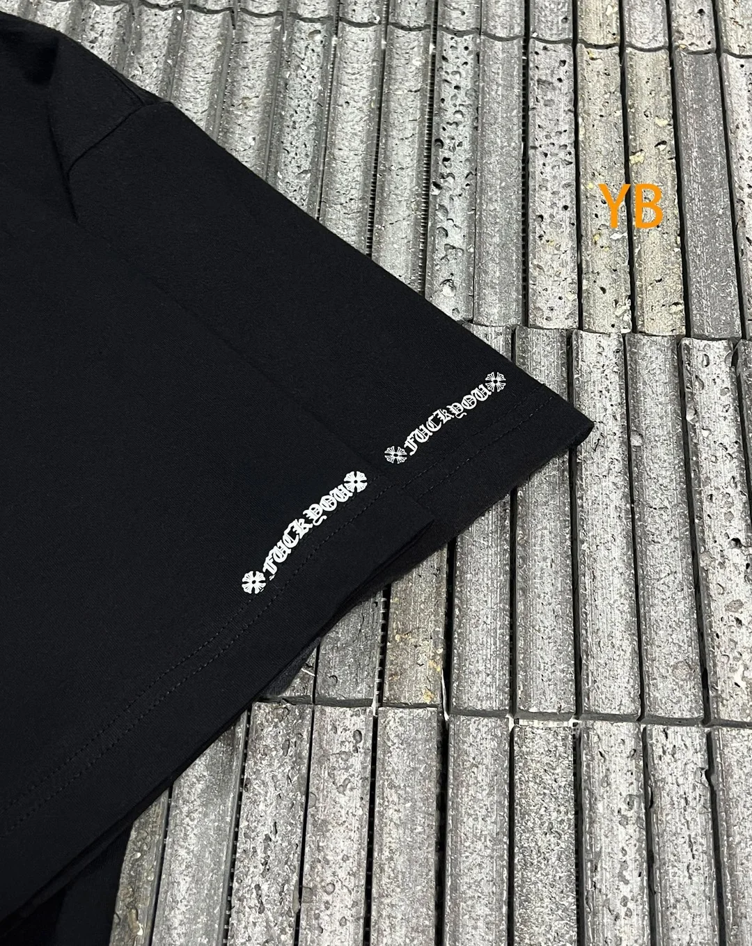크롬하츠 백 스크롤 로고 티셔츠