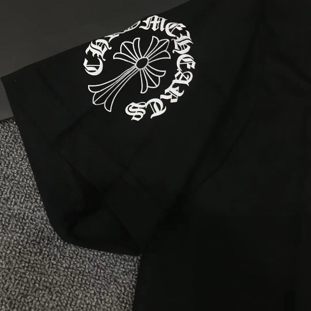 크롬하츠 넥 로고 스크립트 포켓 반팔 티셔츠 2Color