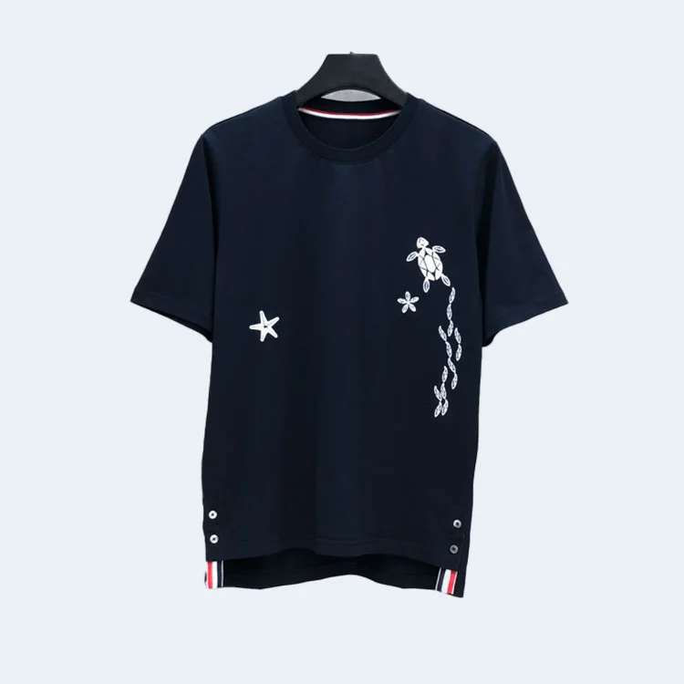 톰브라운 썸머 자수 라운드넥 티셔츠 2COLOR (NAVY) (GRAY)
