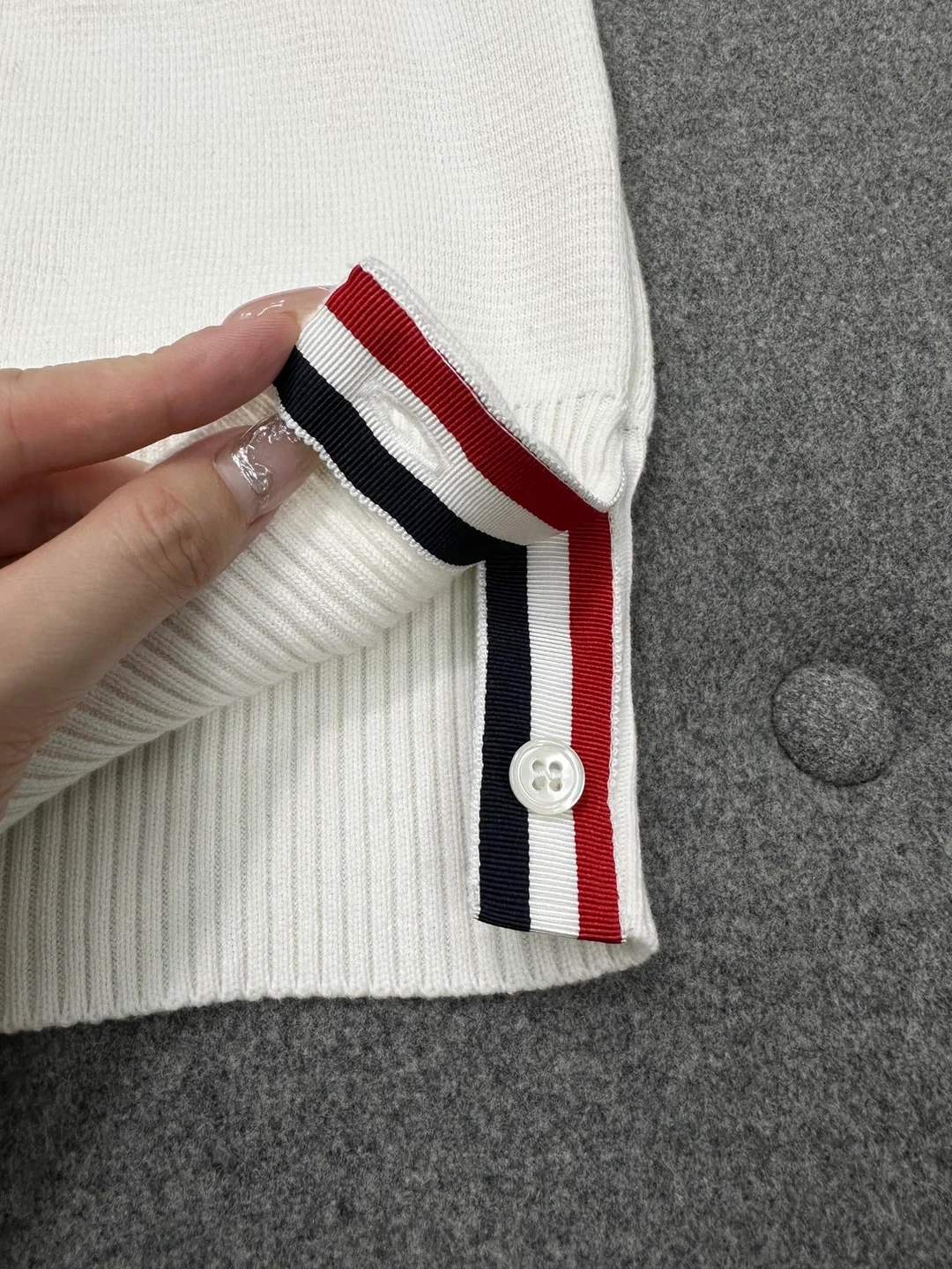 톰브라운 밀라노 브이넥 가디건 화이트