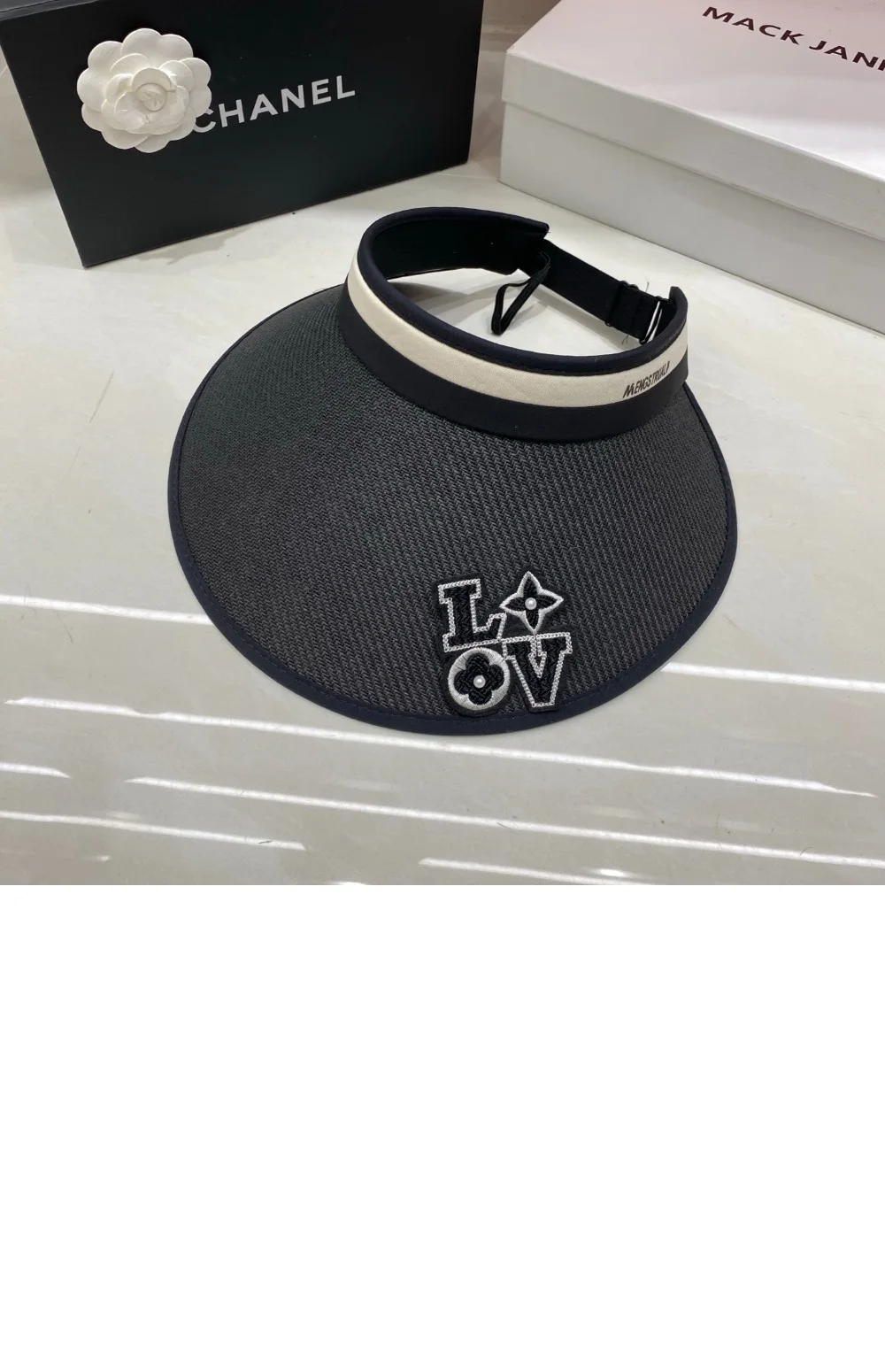 cap4157-1.jpg