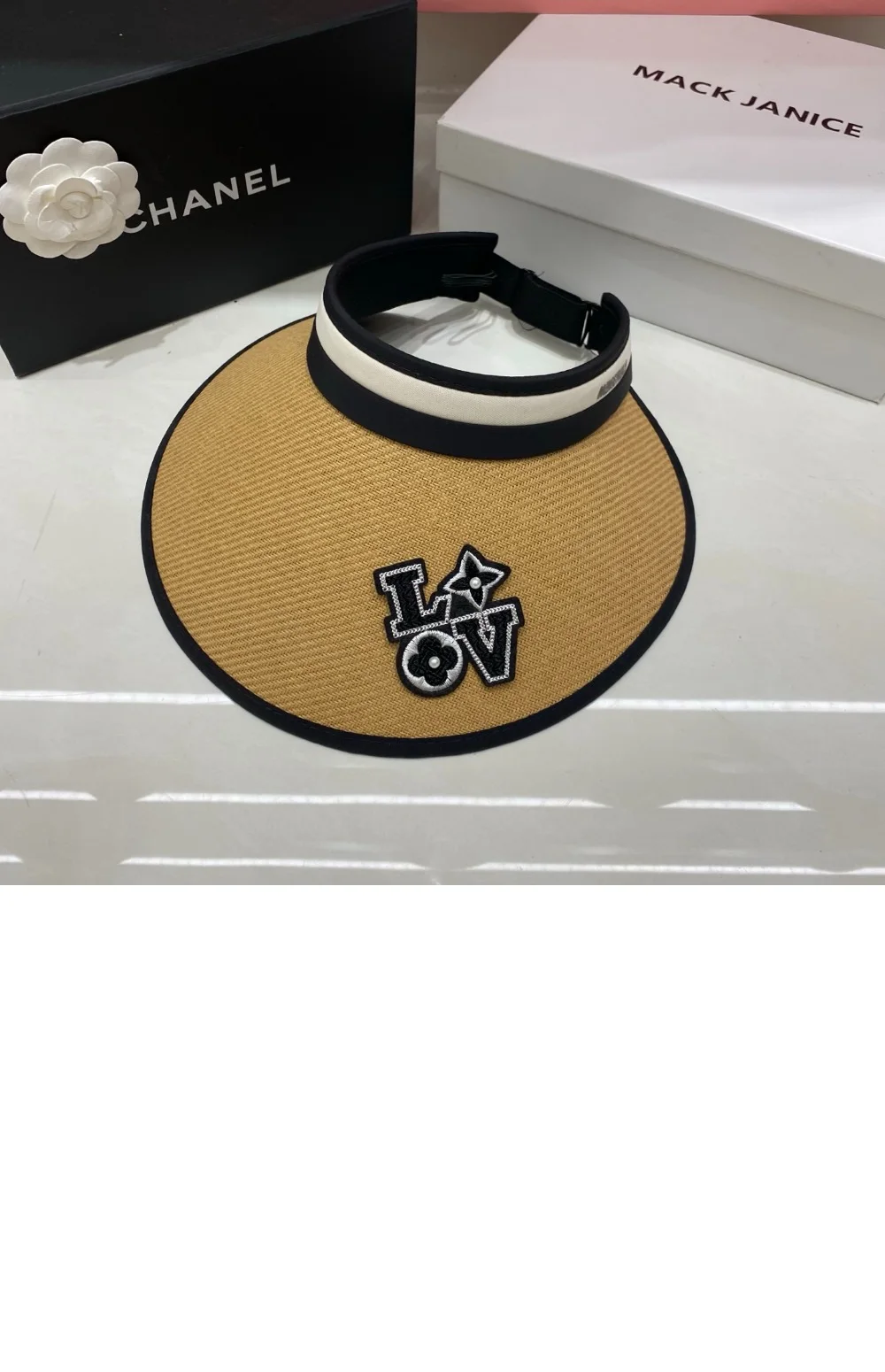 cap4157-2.jpg